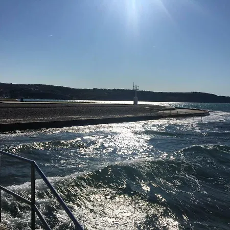 Svetilnik Daire Izola